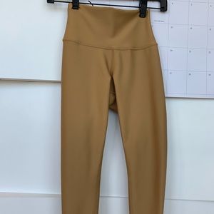 ALO Yoga Airlift High Waist Capri Legging